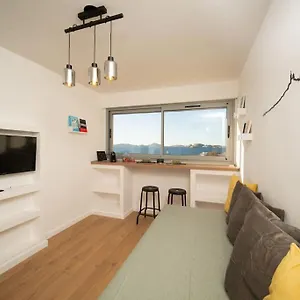 Appartement With Sea View 50m From The, Marseille